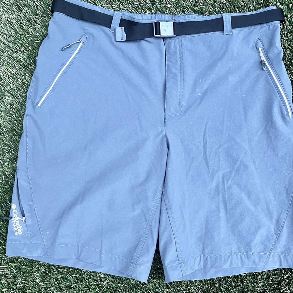Men’s Columbia Omni shield titanium stretch short with belt
